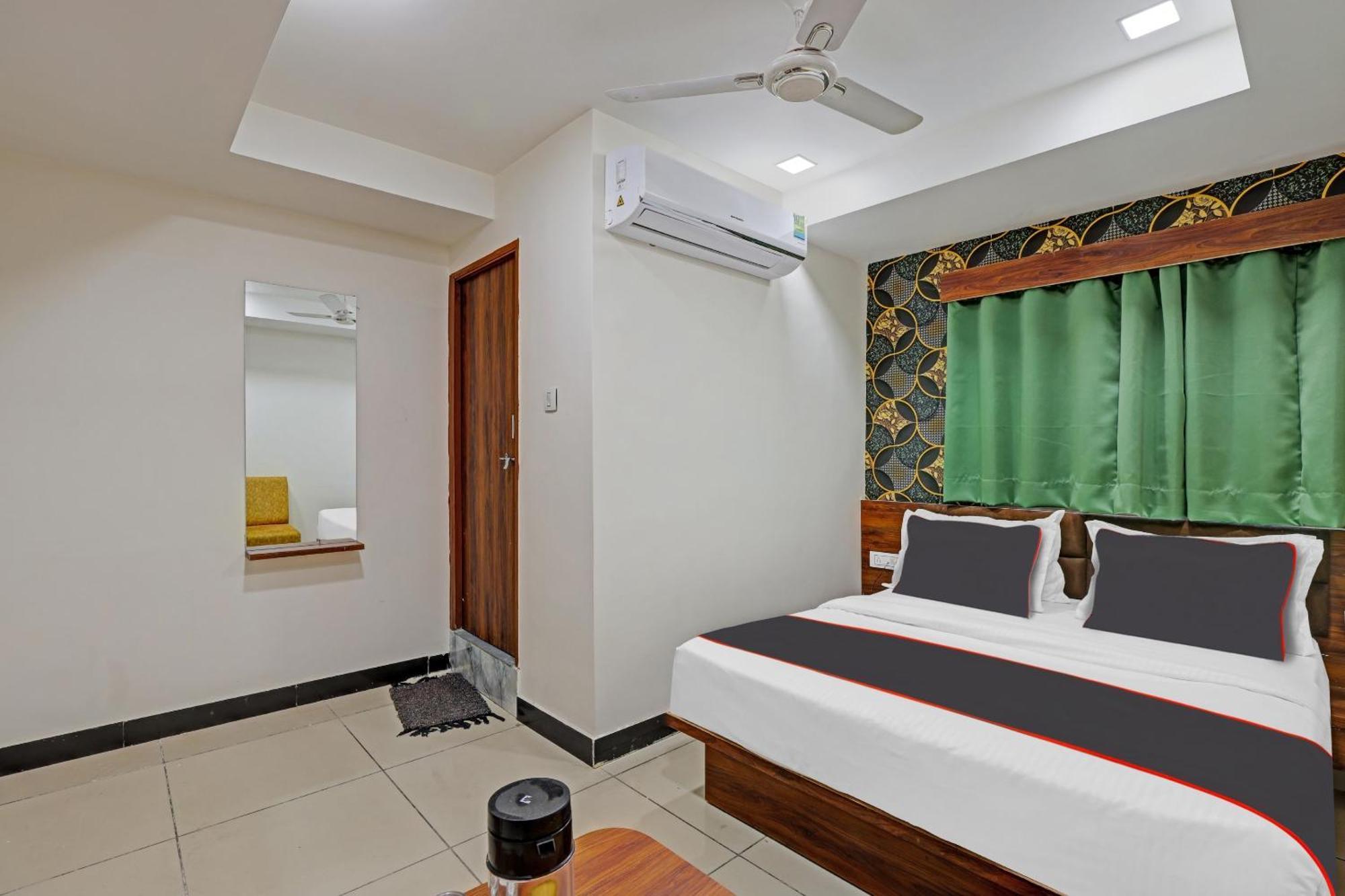 Capital O Bhavya Villa Ahmedabad Exterior photo